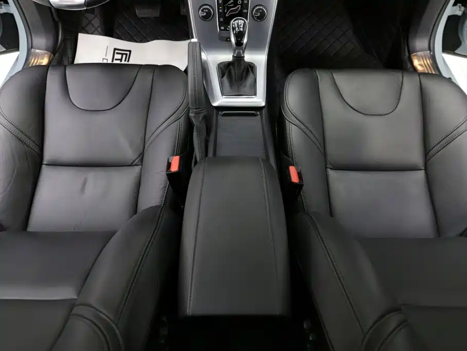 Volvo V40 — миниатюра 10