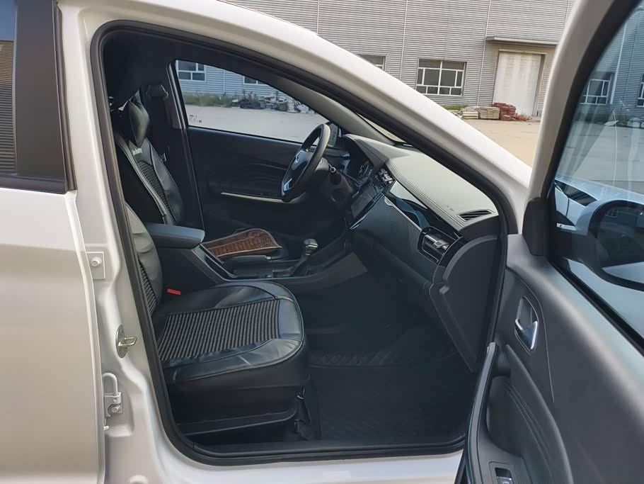 CHERY Tiggo 3x 1.5 л 2024 г. Белый, пробег 5000 км