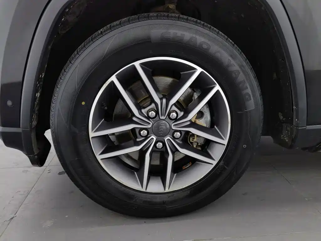 Jeep Grand Cherokee (Import) — миниатюра 17