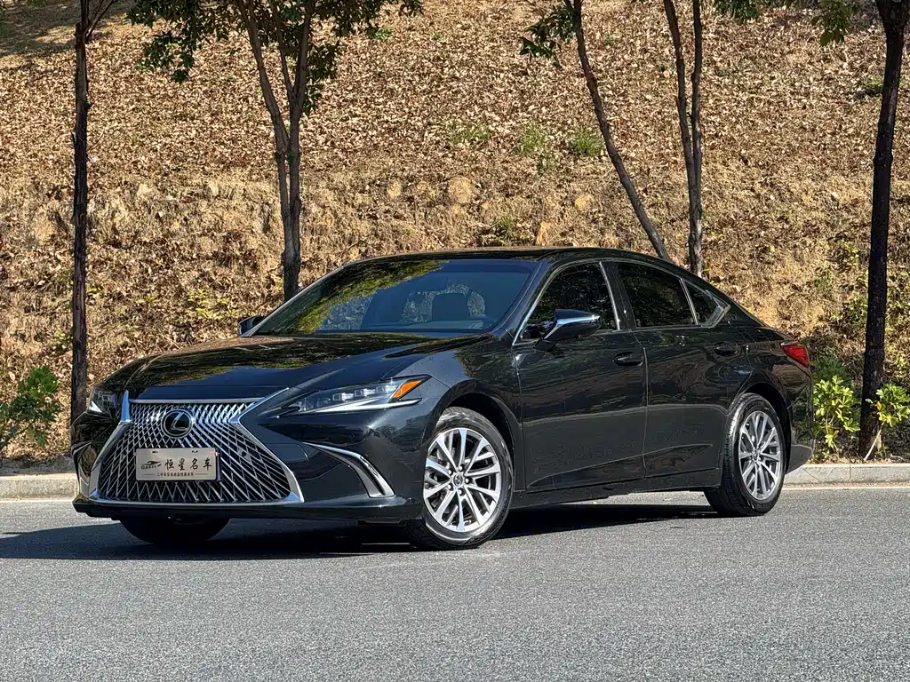 Lexus ES 2024