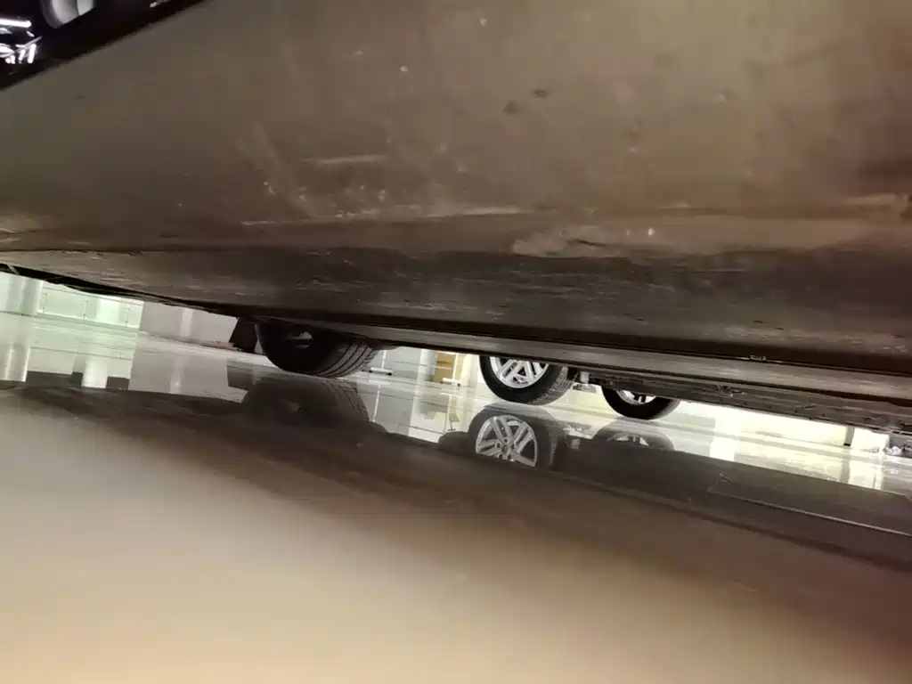 Tesla Model Y — миниатюра 21