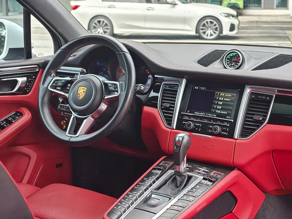 Porsche Macan — миниатюра 9