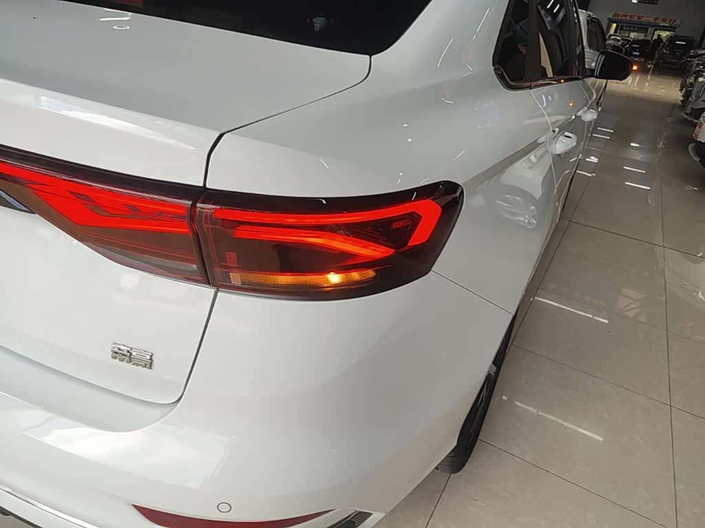 Geely Emgrand 1.5 л 2023 г. Белый, пробег 14400 км