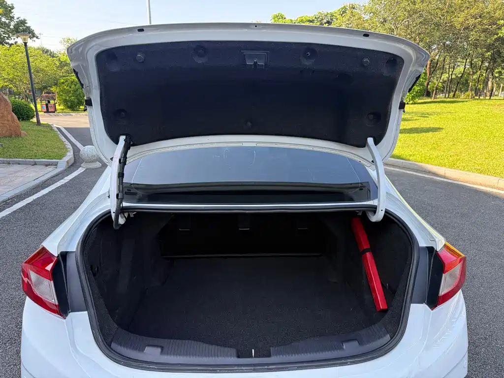 Chevrolet Cruze 320 Auto Pioneer Sunroof Edition, фото 28
