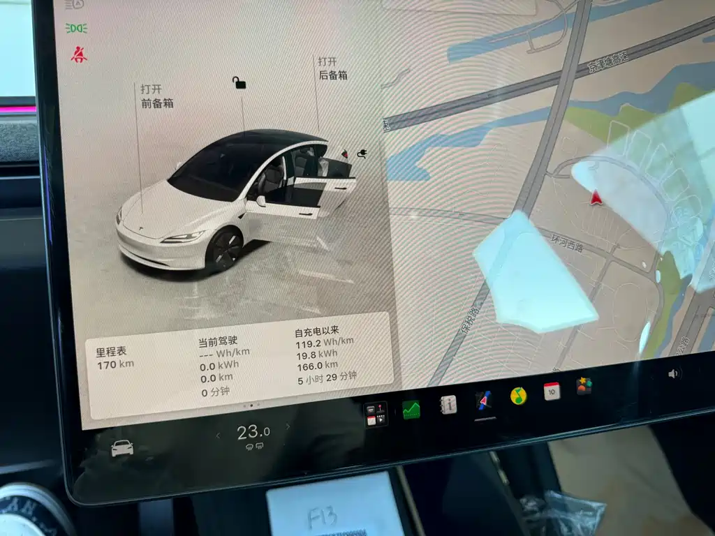 Tesla Model 3 — миниатюра 7