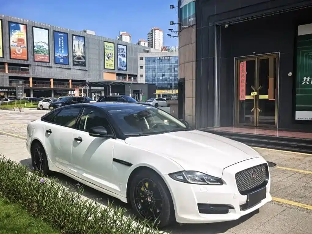 Jaguar XJ — миниатюра 3