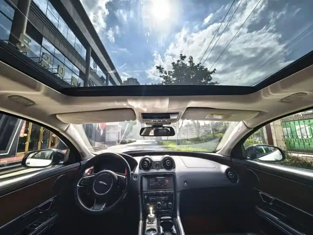 Jaguar XJ — миниатюра 9