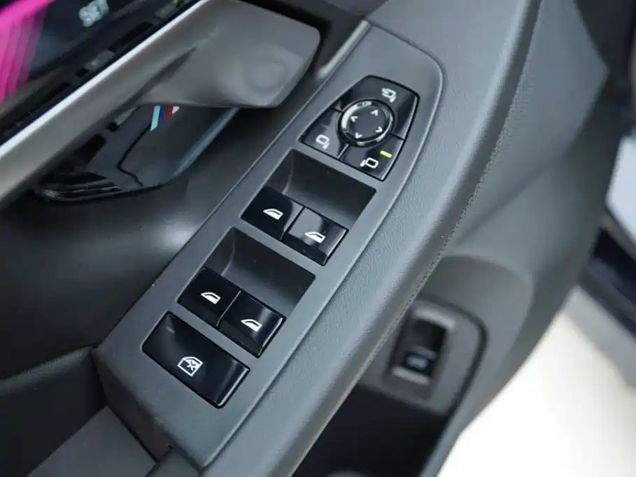 BMW 5 Series — миниатюра 11