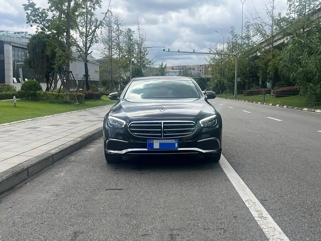 Mercedes-Benz E-Class — миниатюра 2