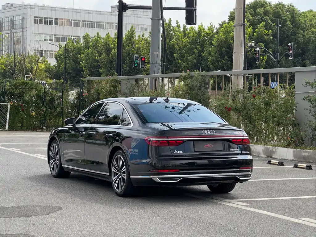 Audi A8 — миниатюра 6