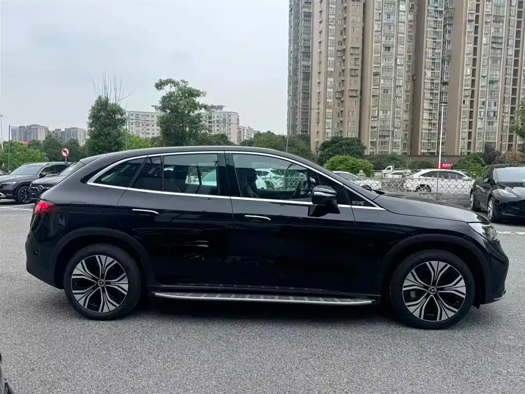 Mercedes-Benz EQE SUV — миниатюра 5