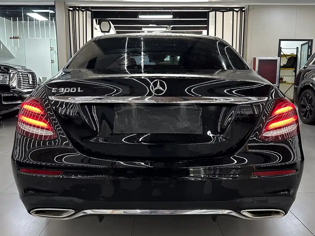 Mercedes-Benz E-Class — миниатюра 8