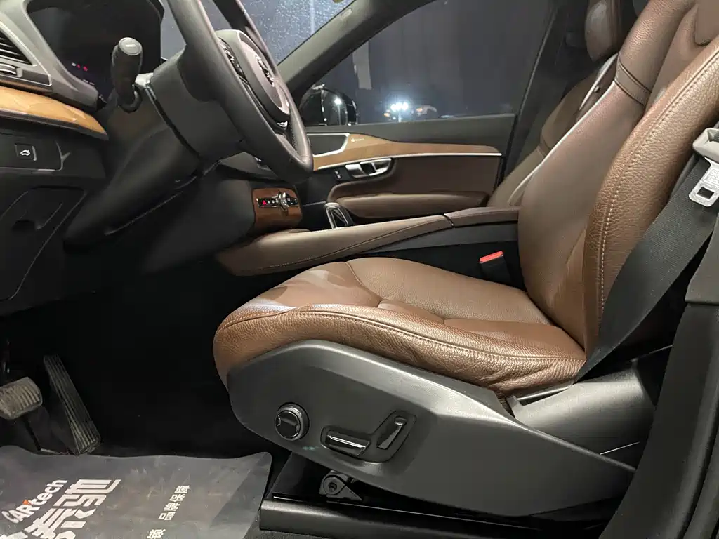 Volvo XC90 2023 — фото 10