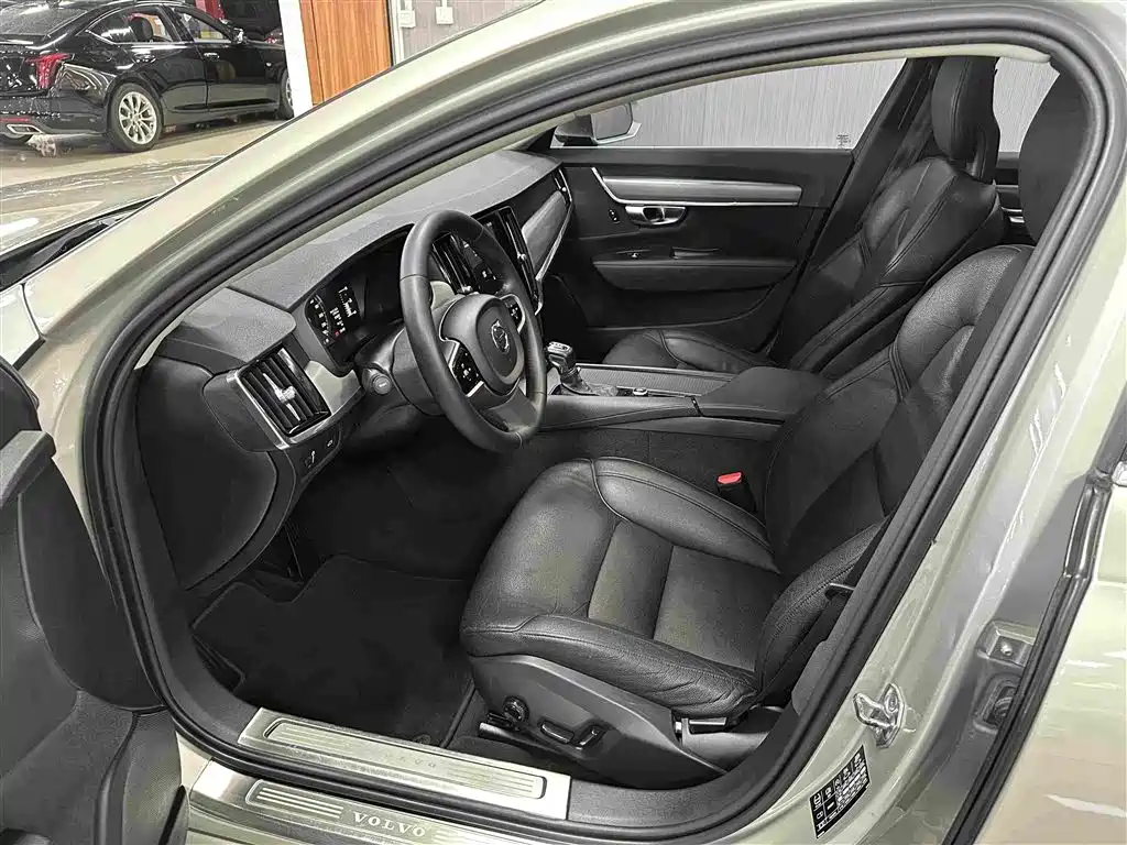 Volvo S90 2018 T4