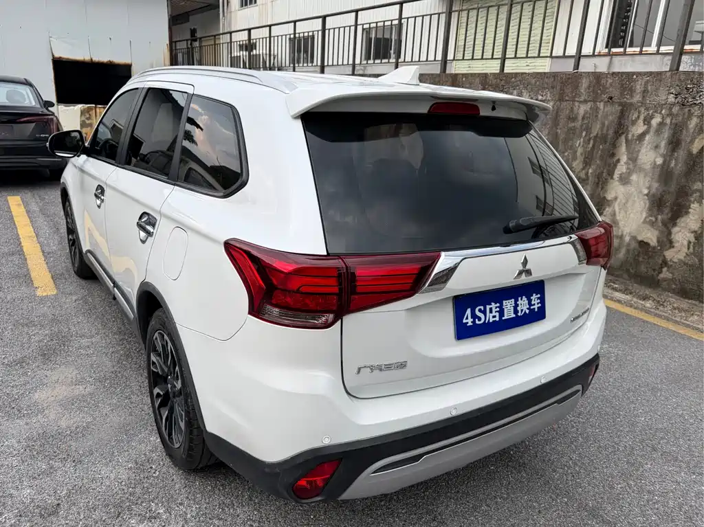 Mitsubishi Outlander — миниатюра 4