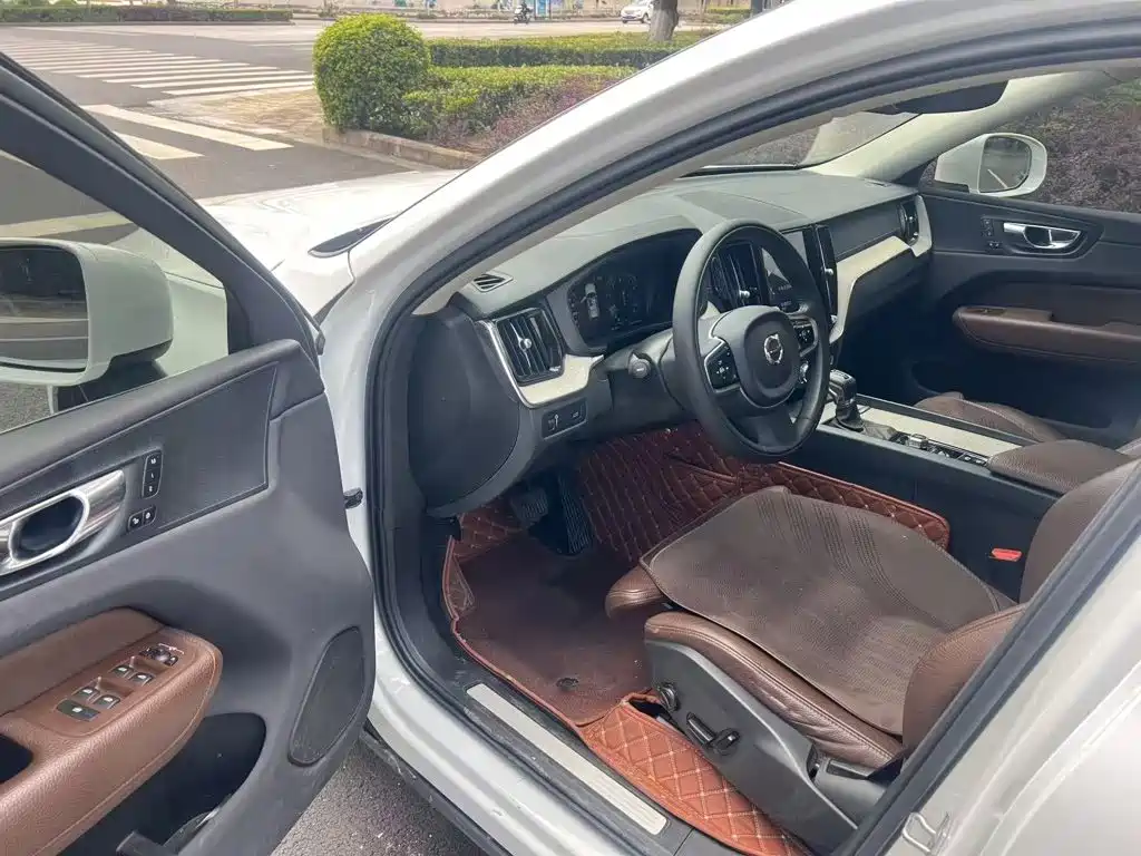 Volvo XC60 — миниатюра 11