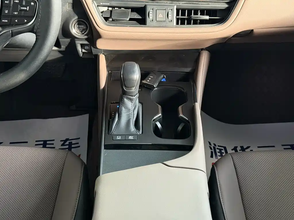 Lexus ES — миниатюра 12