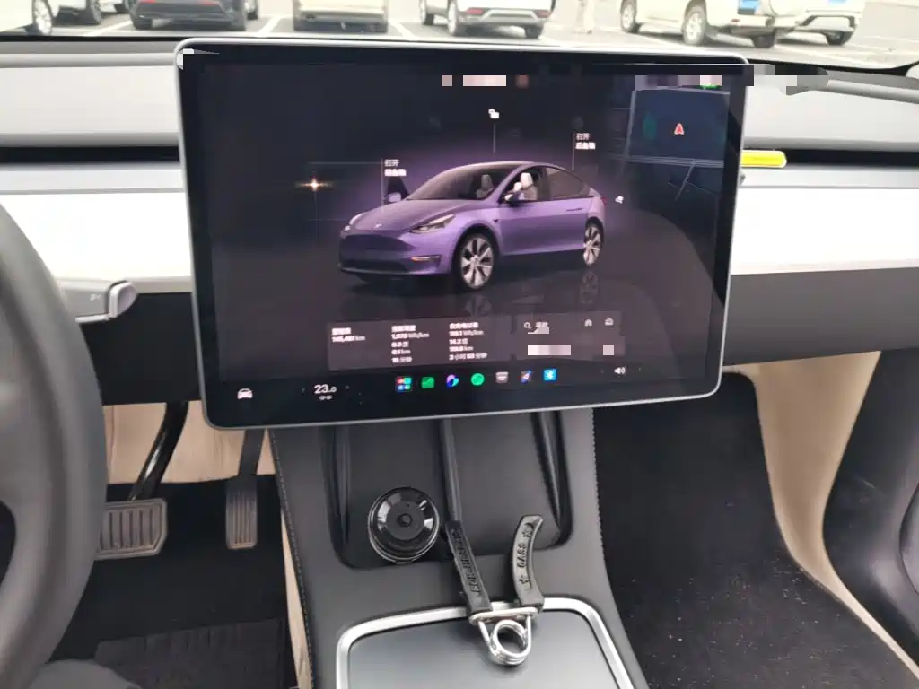 Tesla Model Y — миниатюра 6