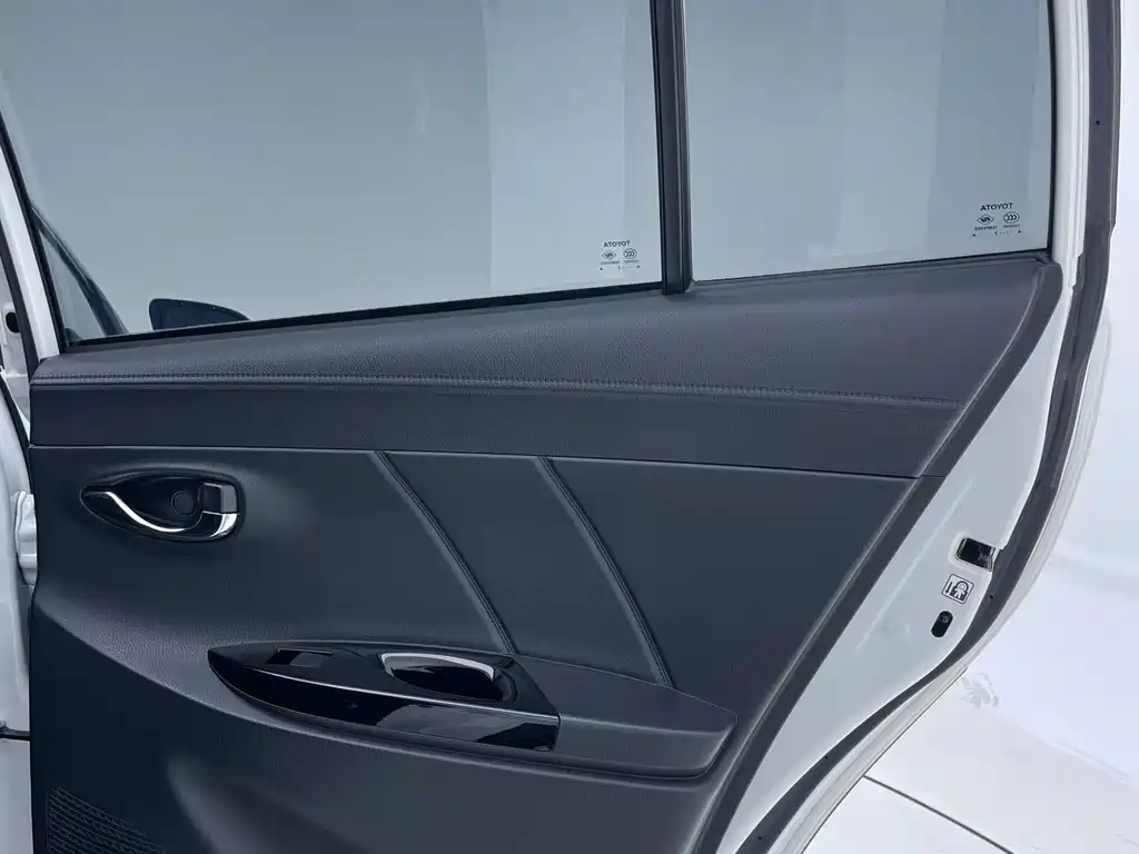Toyota Yaris L — миниатюра 25