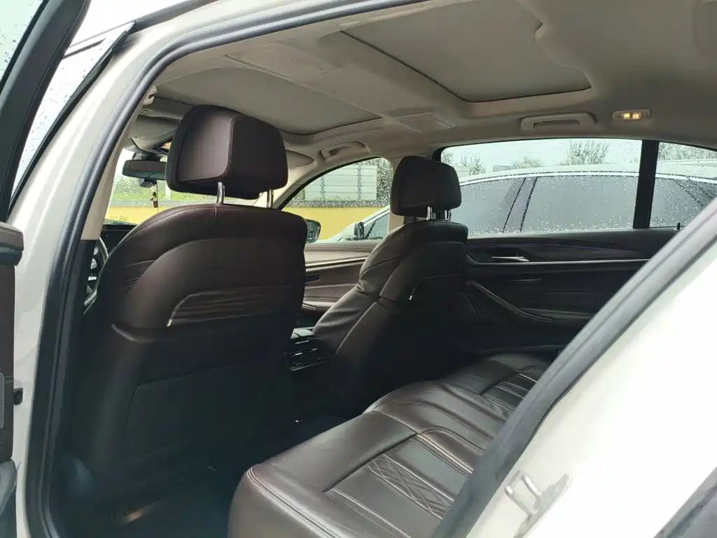 BMW 5 Series New Energy — миниатюра 7