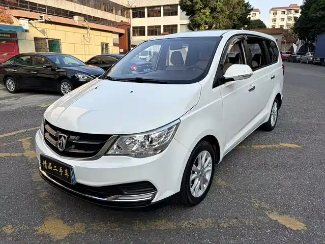 BAOJUN 730 2016
