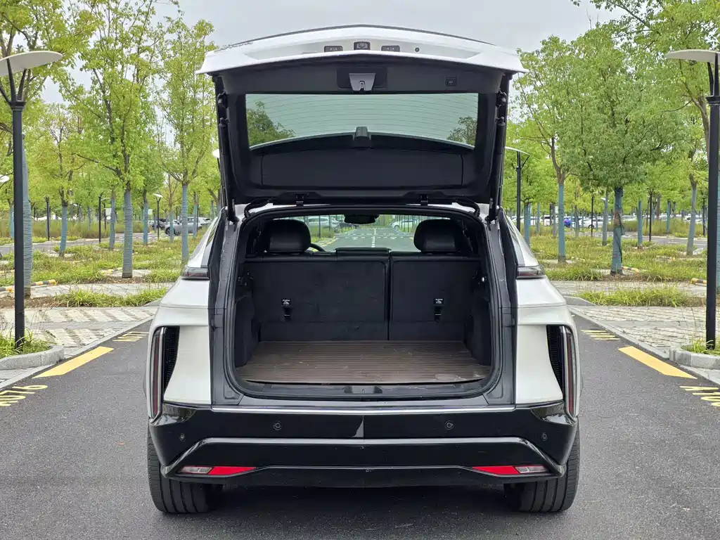 Cadillac Lyriq — миниатюра 27