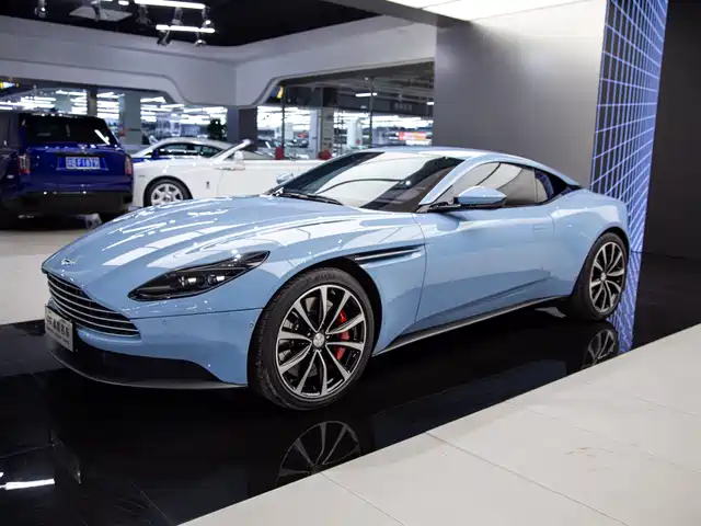 ASTON MARTIN DB11