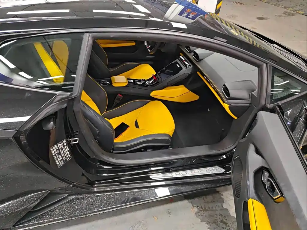 LAMBORGHINI HURACÁN