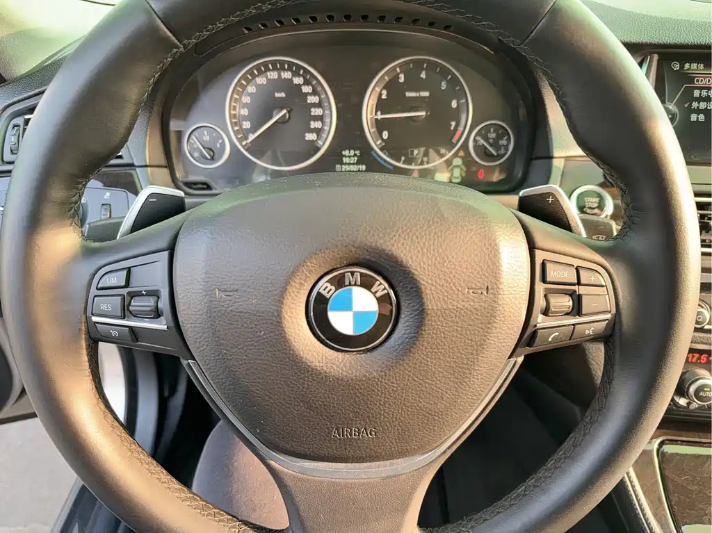 BMW 5 Series — миниатюра 8