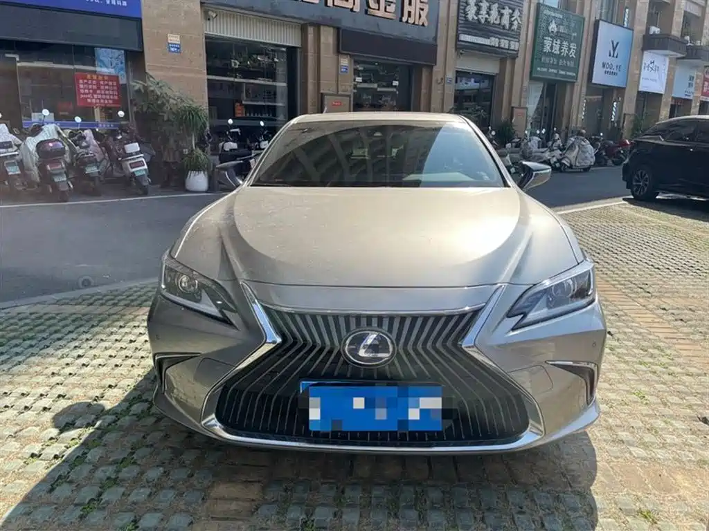 LEXUS ES