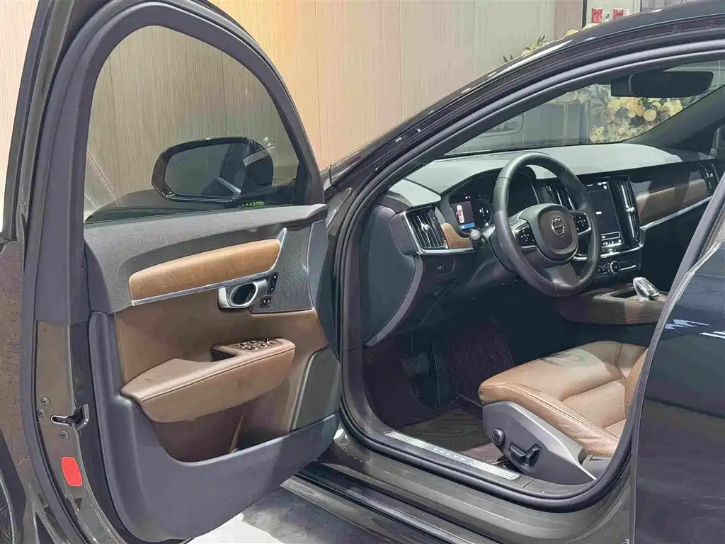 Volvo S90 2023 B5 Luxury