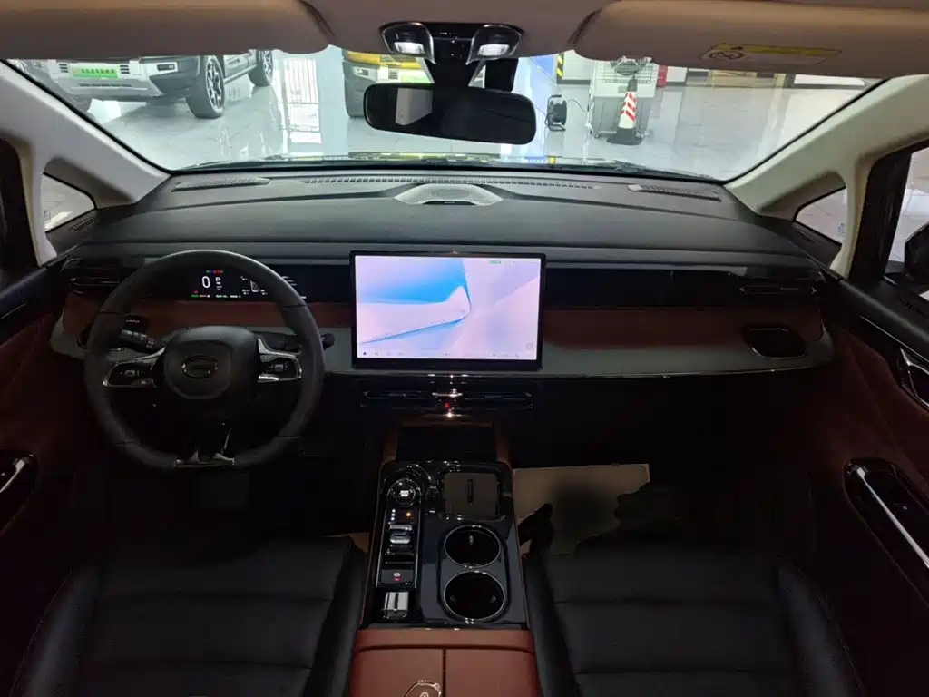 GAC Motor 传祺E8 PHEV — миниатюра 10