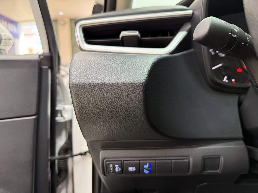 Toyota Corolla 1.2 л 2022 г. Белый, пробег 39000 км