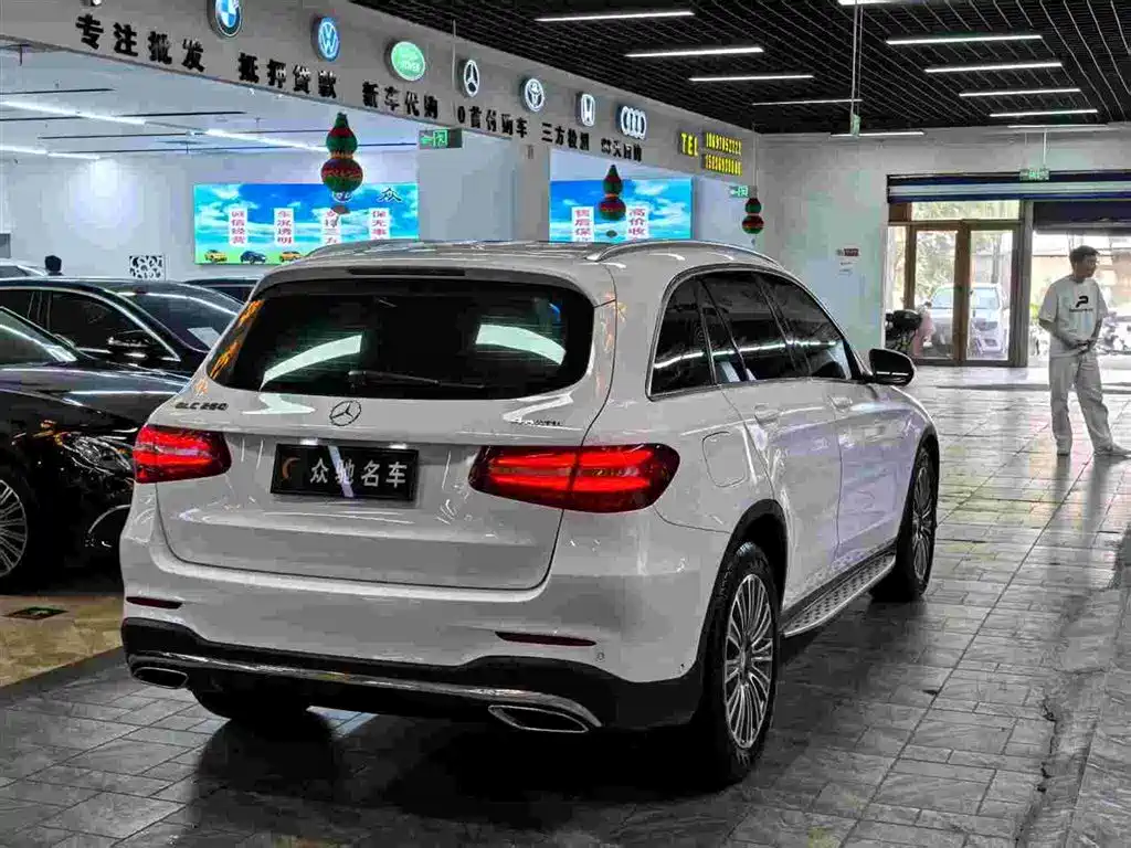 MERCEDES-BENZ GLC
