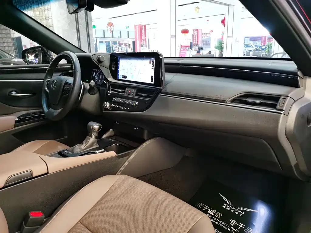 Lexus ES — миниатюра 12