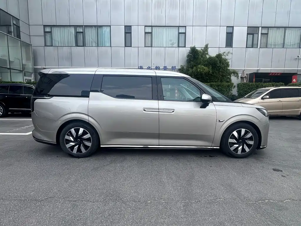 Volvo EM90 — миниатюра 5