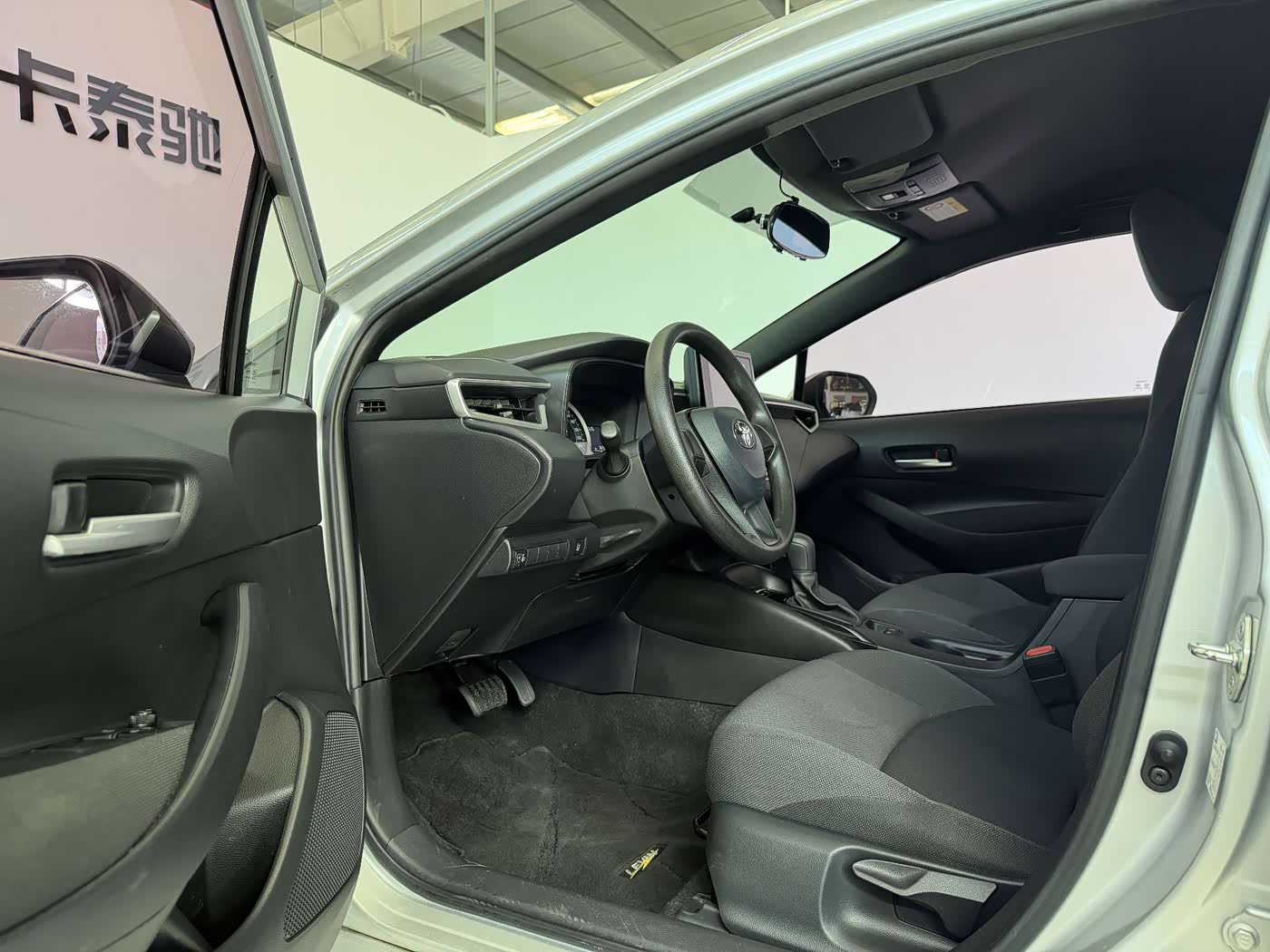 Toyota Levin 1.5 л 2021 г. Серебристо-серый, пробег 38000 км