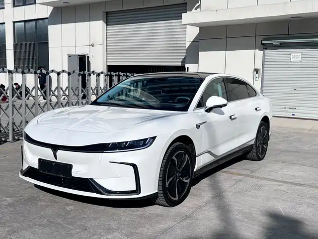 VOYAH LANTU CHASING LIGHT 2024