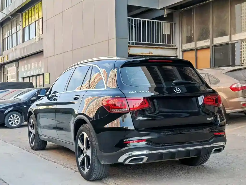 MERCEDES-BENZ GLC