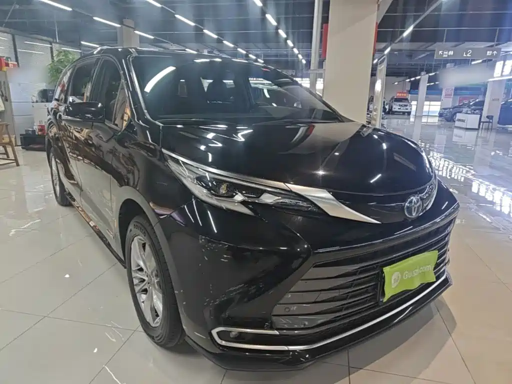 Toyota Sienna — миниатюра 4