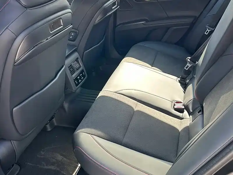 Toyota Camry — миниатюра 5