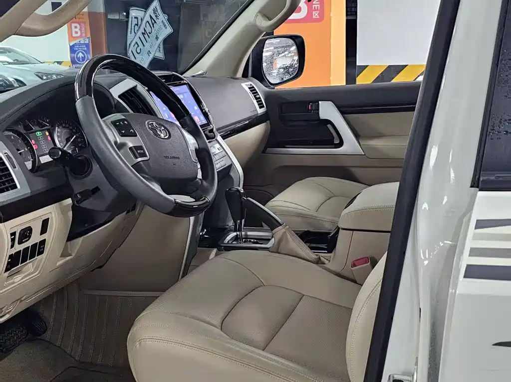 Toyota Land Cruiser — миниатюра 7