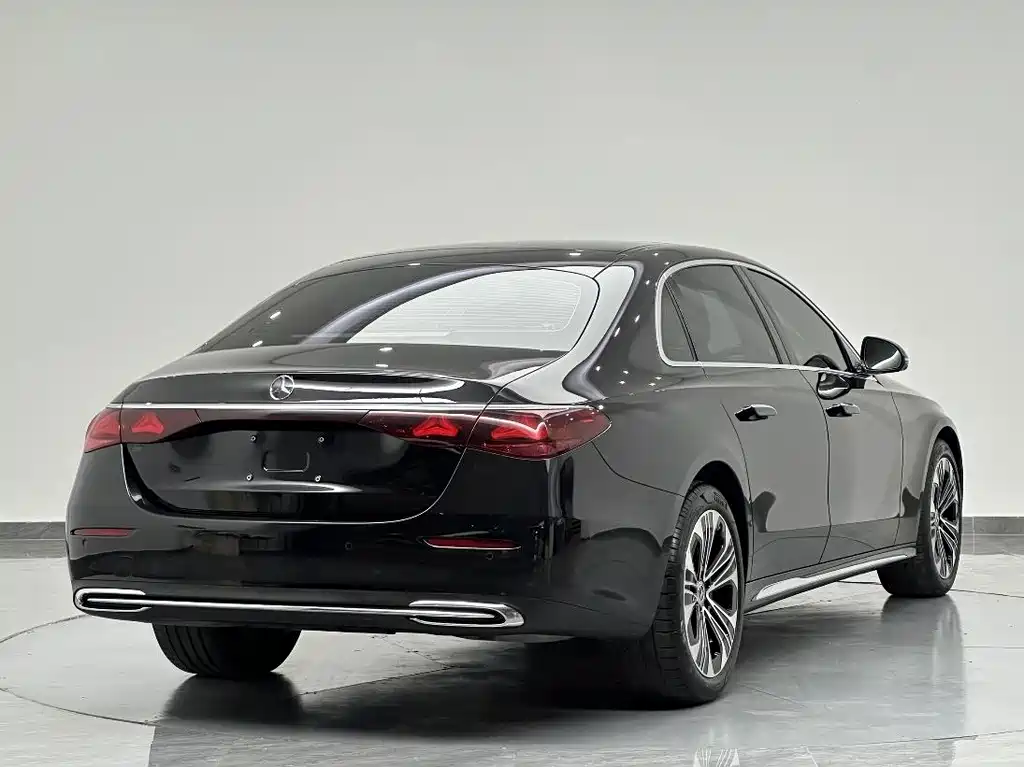 Mercedes-Benz E-Class — миниатюра 7