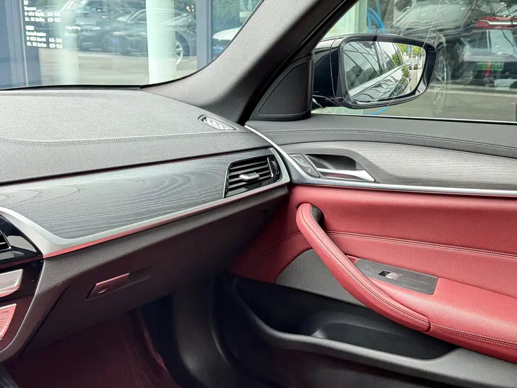 BMW 5 Series — миниатюра 11