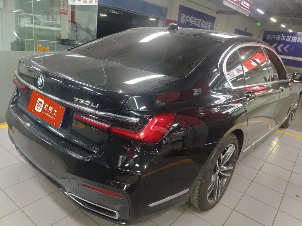 BMW 7 Series — миниатюра 2