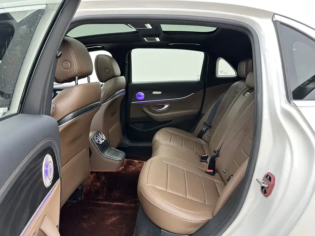Mercedes-Benz E-Class — миниатюра 6