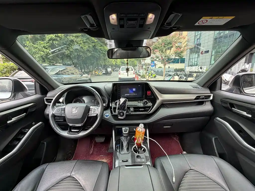 Toyota Crown Kluger — миниатюра 13