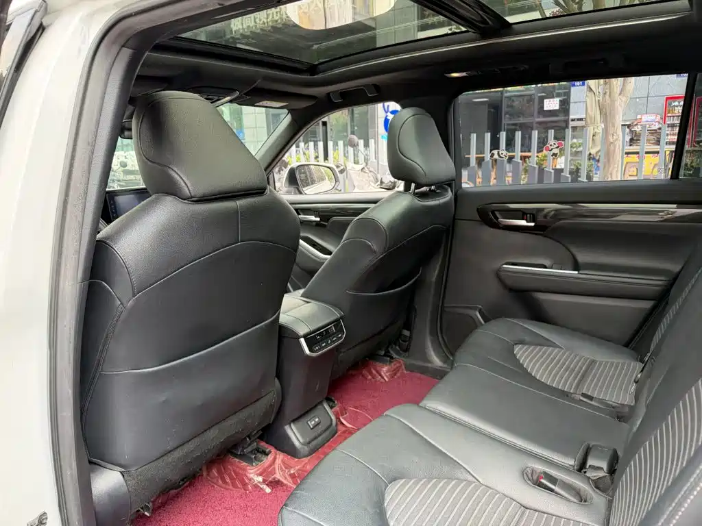 Toyota Crown Kluger — миниатюра 11