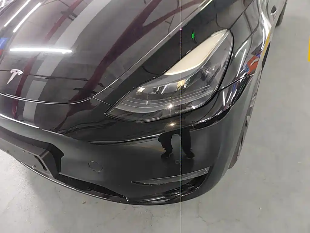 Tesla Model Y — миниатюра 24