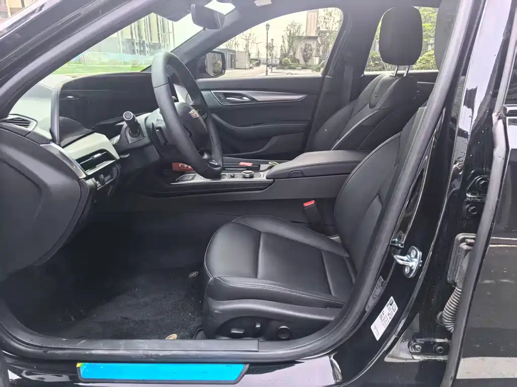 Cadillac CT5 2025 28T